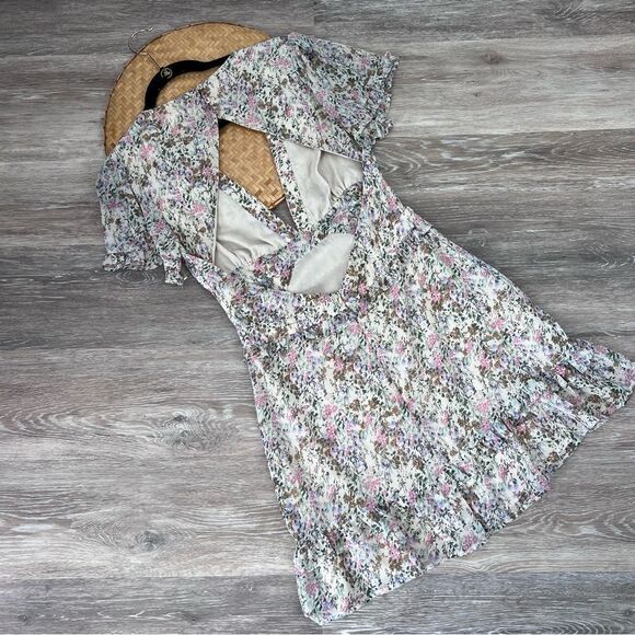 Storia floral flutter sleeve mini dress open back cut out sides - Picture 3 of 9